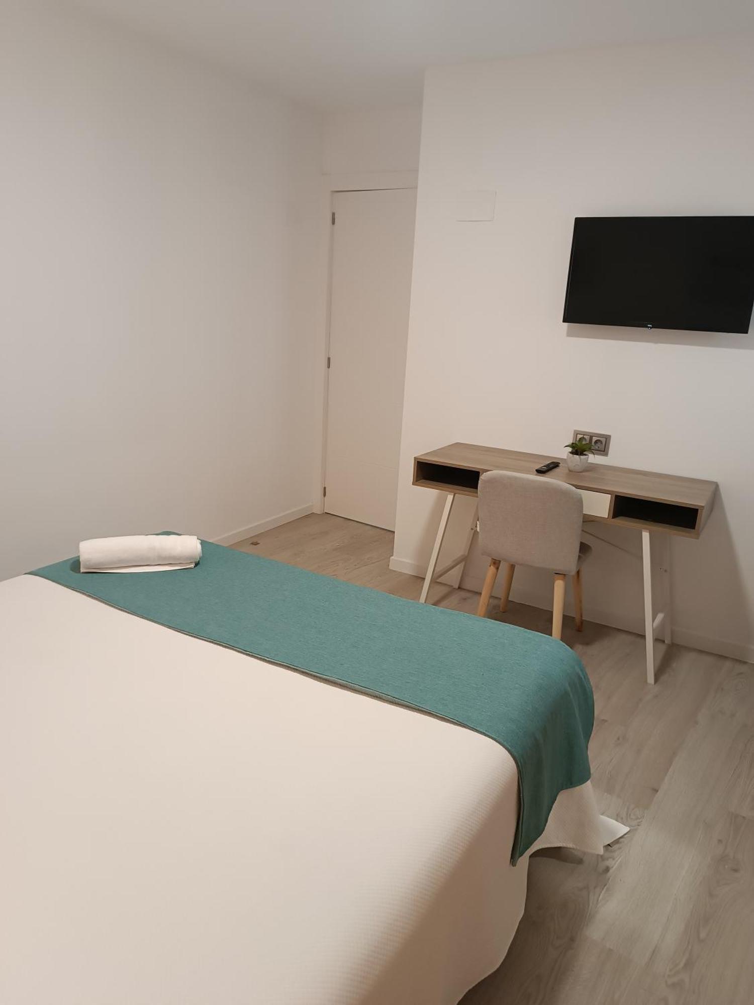 Apartamentos Turisticos Avila Puerta Del Puente 1-3 Exteriör bild