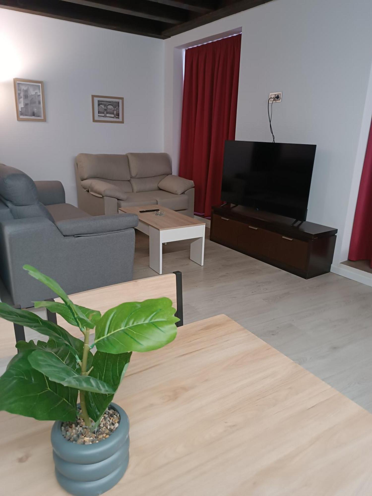 Apartamentos Turisticos Avila Puerta Del Puente 1-3 Exteriör bild