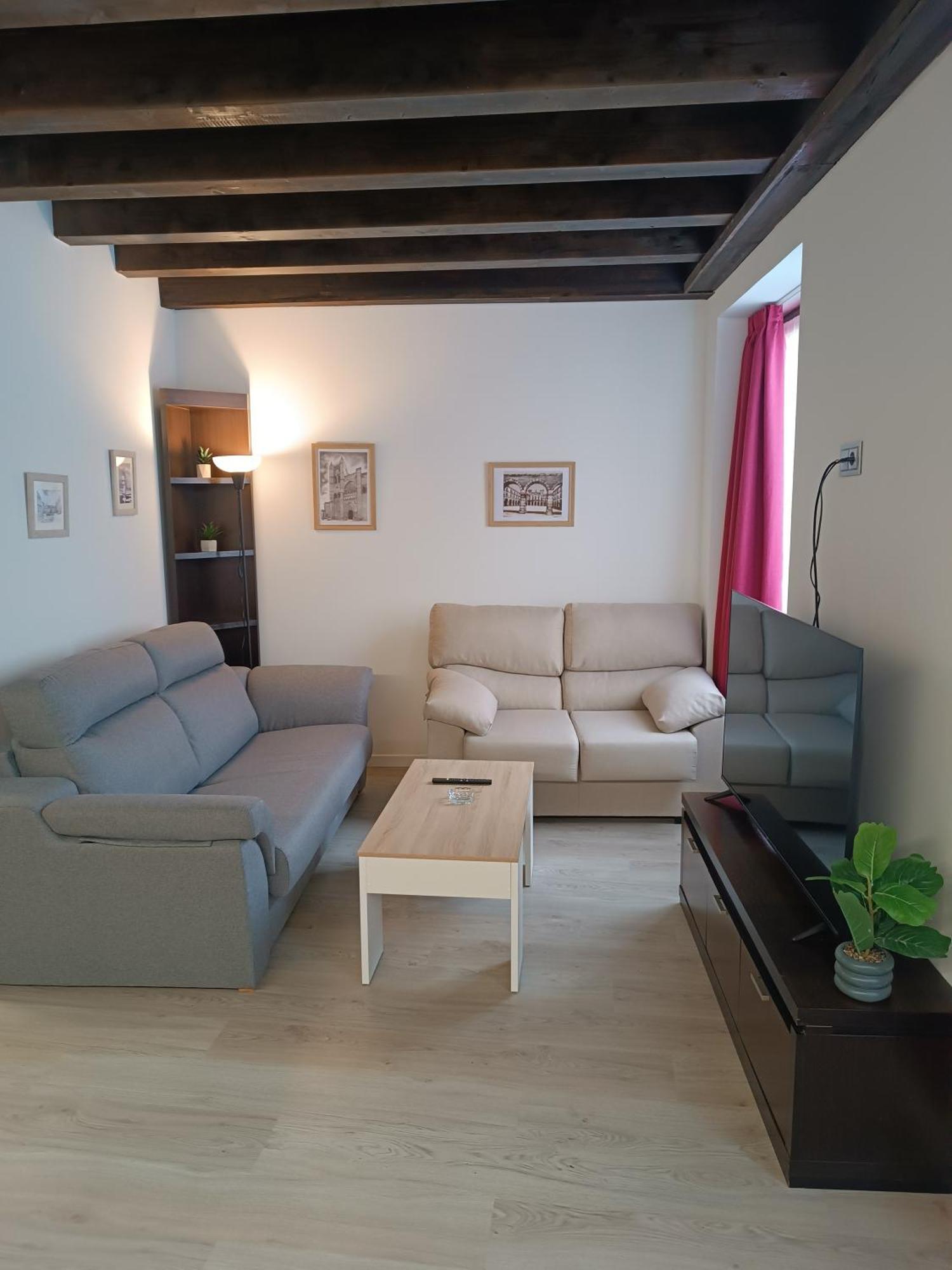 Apartamentos Turisticos Avila Puerta Del Puente 1-3 Exteriör bild