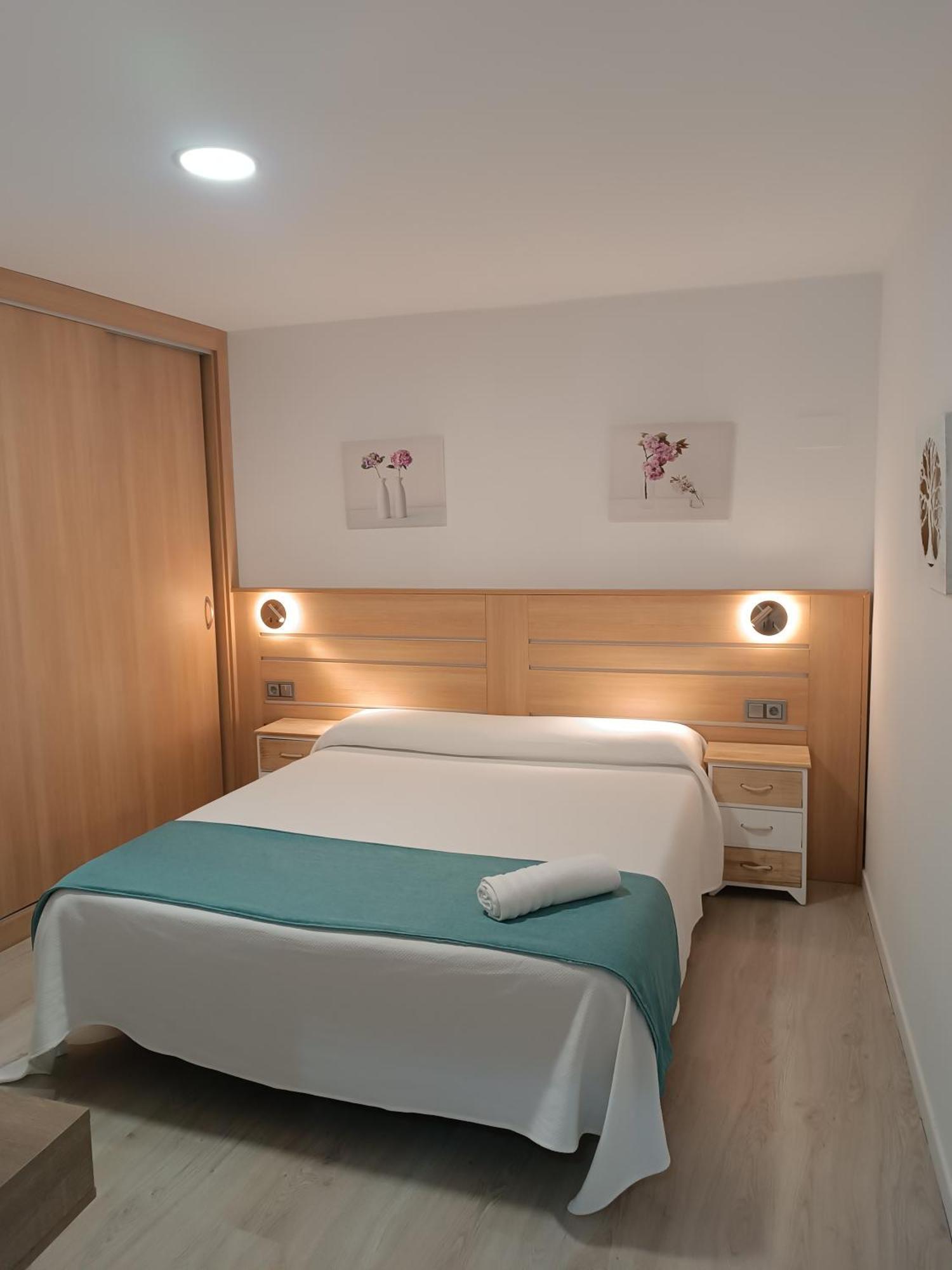 Apartamentos Turisticos Avila Puerta Del Puente 1-3 Exteriör bild